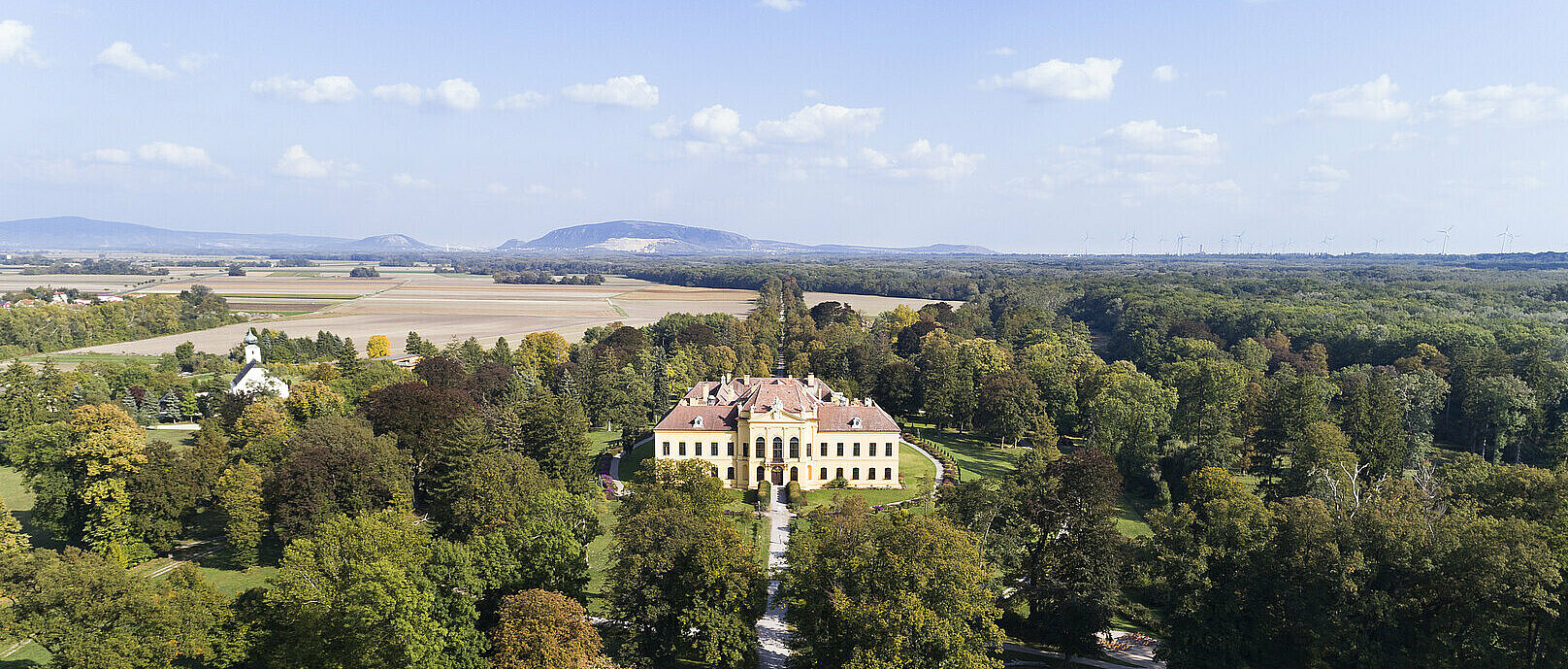 Schloss Eckartsau von oben - Luftbild