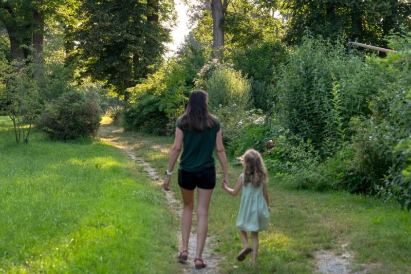 Spaziergang im Schlosspark ©Claudia Schlager