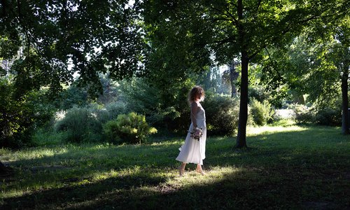 Braut im Schlosspark ©ellaszechenyi