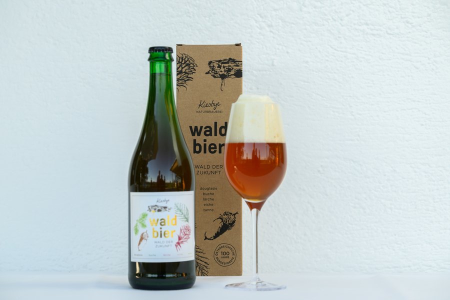 Jubiläums-Waldbier „Wald der Zukunft“ (c)oebf/j.schmücking Jubiläums-Waldbier „Wald der Zukunft“ (c)oebf/j.schmücking