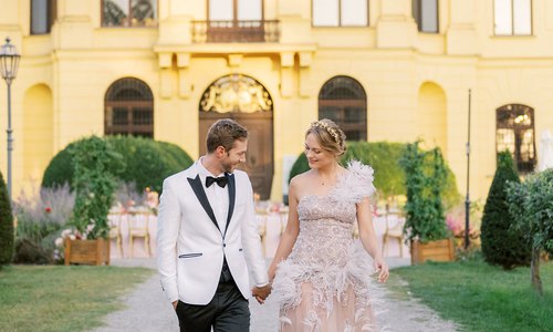 Brautpaar vor dem Schloss ©CatherineChuangPhoto