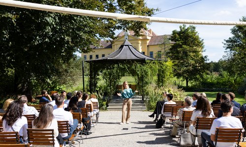 Vortrag im Schlosspark ©NÖ-Werbung