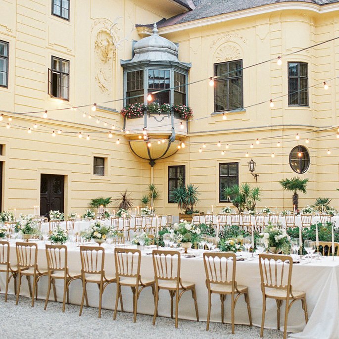 Festtafel im Innenhof ©ÖBf-Archiv/Ludaescher Festtafel im Innenhof ©ÖBf-Archiv/Ludaescher