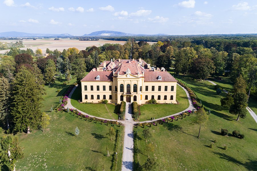 Schloss Eckartsau aus der Luftperspektive